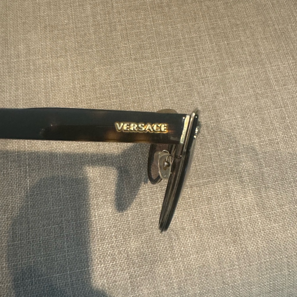 Versace Sunglasses Model 2198 See All Pics Left Side Needs To Be Tightened - Picture 10 of 10